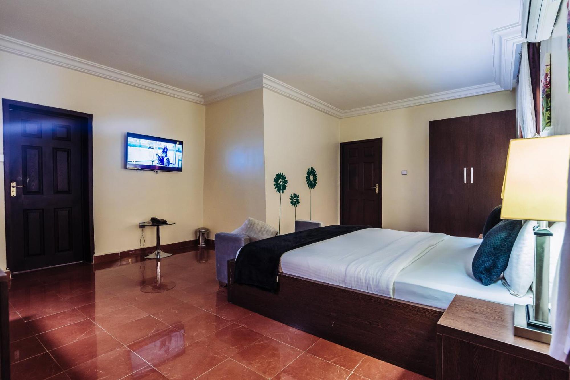 Tranquil Mews Hotel Jabi Bagian luar foto