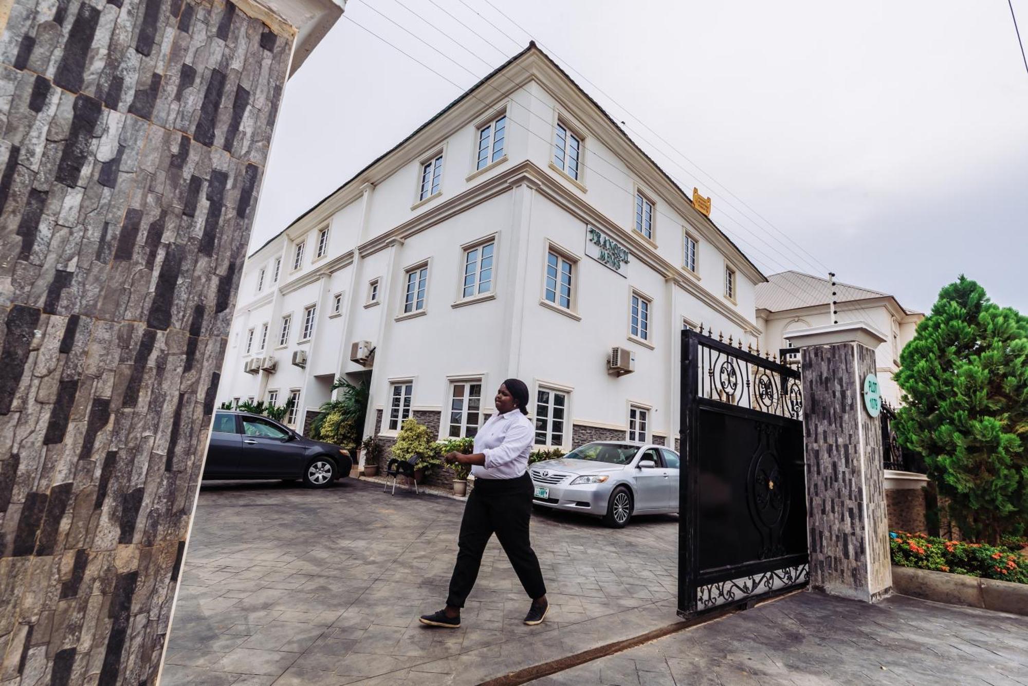 Tranquil Mews Hotel Jabi Bagian luar foto