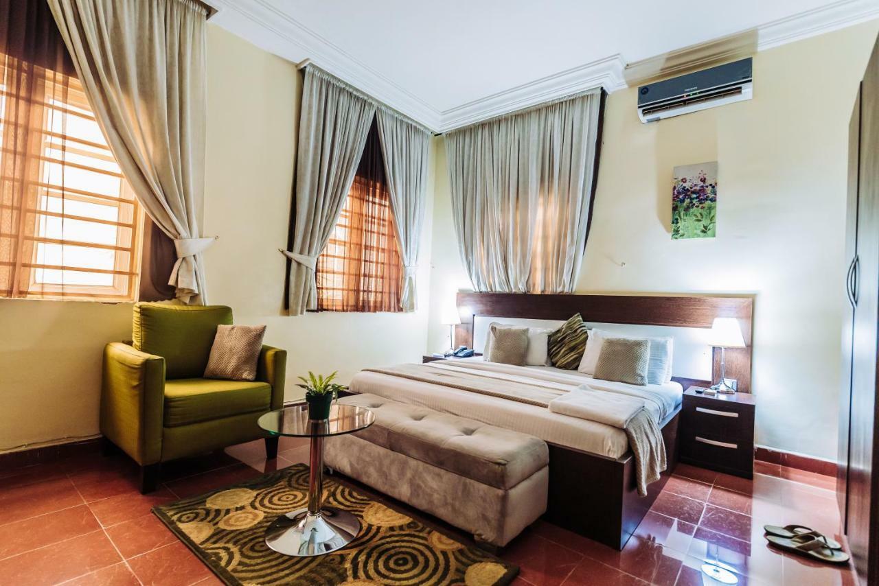 Tranquil Mews Hotel Jabi Bagian luar foto