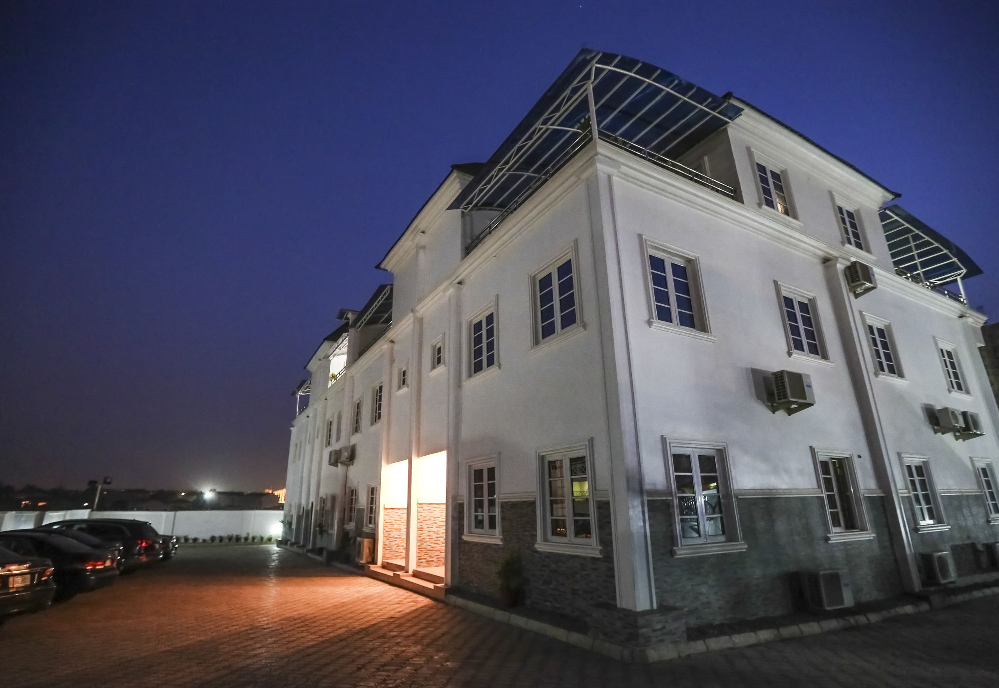 Tranquil Mews Hotel Jabi Bagian luar foto