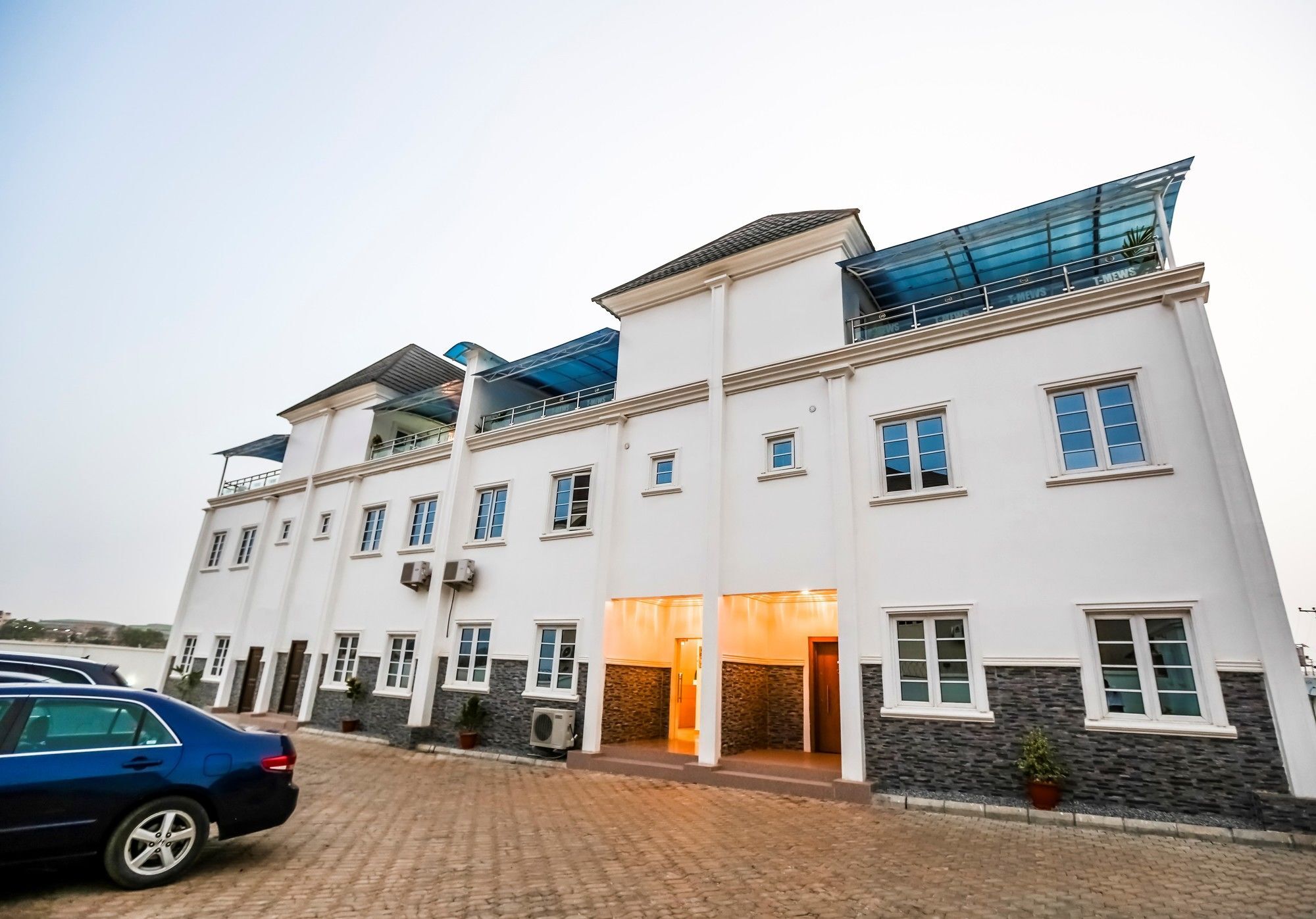 Tranquil Mews Hotel Jabi Bagian luar foto