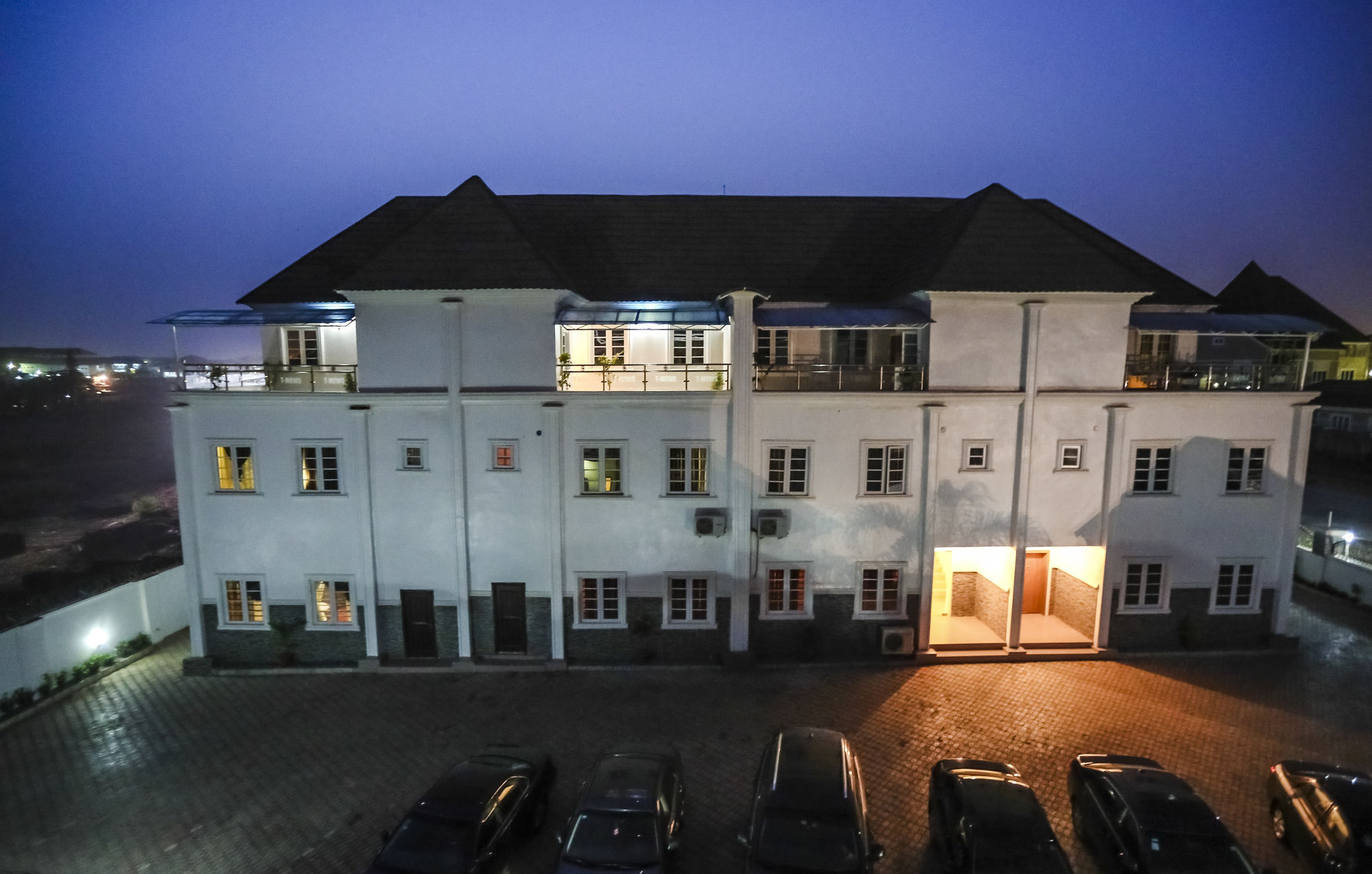 Tranquil Mews Hotel Jabi Bagian luar foto
